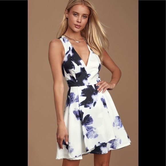 NWT Lulus “Seeing Chic” fit and flare dress blue white and purple size Medium - Picture 5 of 16